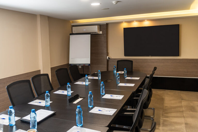 rise urban art hotel conference table setup